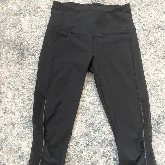 Lululemon Cropped Capri Leggings with mesh and reflective detail - Picture 1 of 6